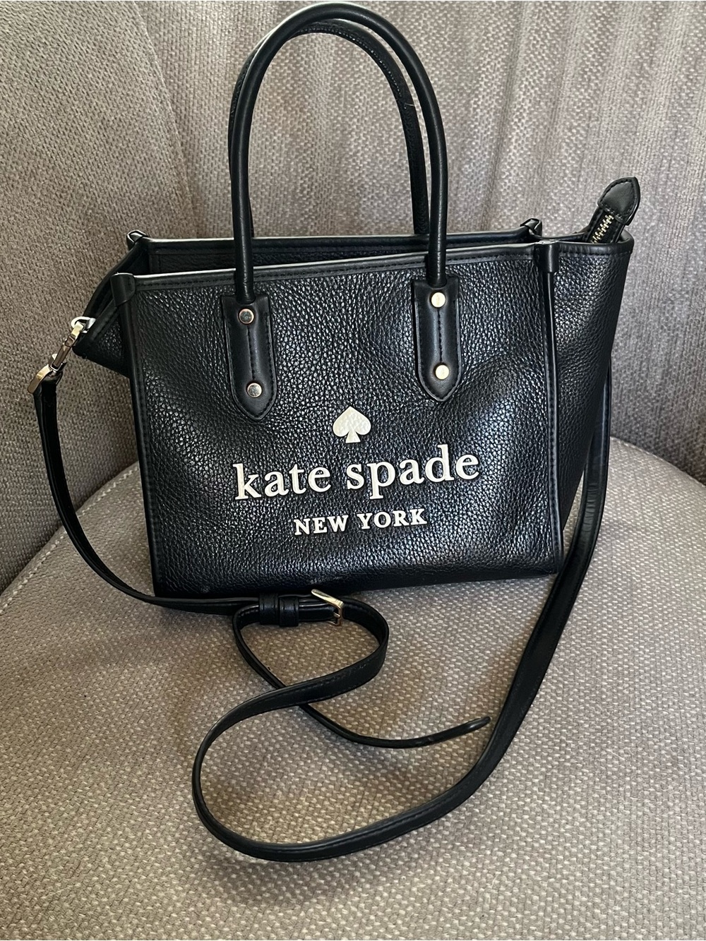 Kate Spade New York Ella
Designer Minimalist Small Black Pebbled Leather Tote